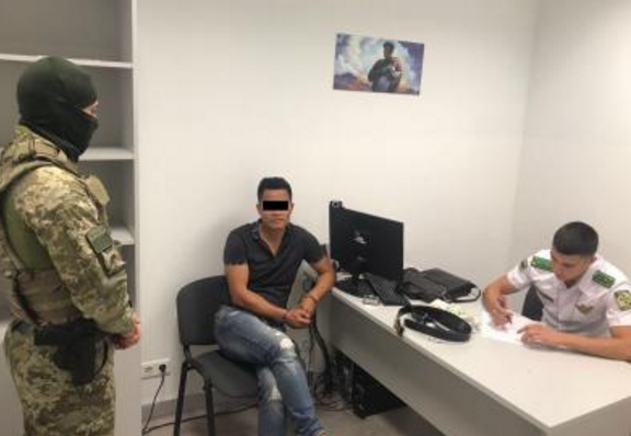 Китайского преступника, обвиняемого в сексуальной эксплуатации малолетних детей, поймали в Украине