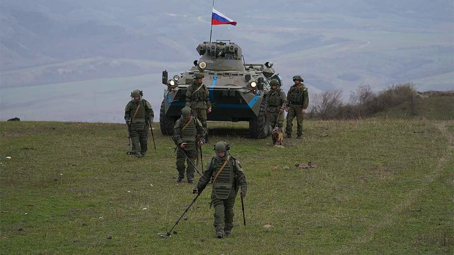 Азербайджан открыл огонь по российским миротворцам в Карабахе – их база сгорела