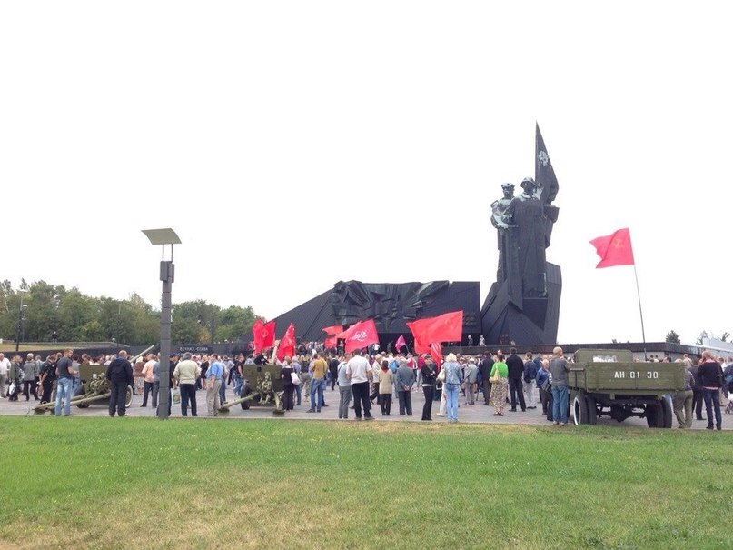 В Донецке прошел митинг в честь освобождения Донбасса от фашистских захватчиков