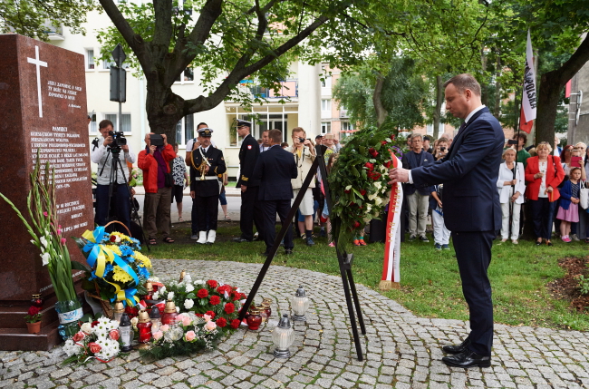 Конфликт между Варшавой и Киевом: президент Польши Дуда заявил, что не хочет "отвращения против украинского народа" из-за Волынской трагедии
