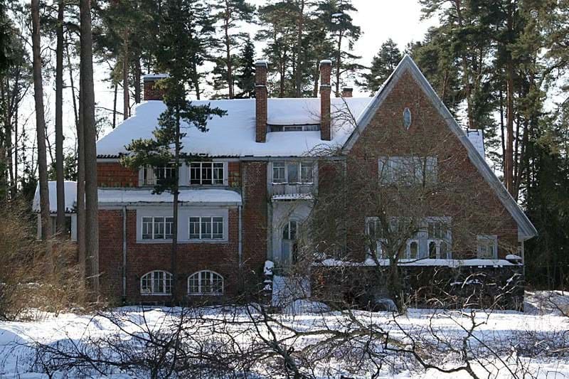 По телевизору этого не покажут: в Сети опубликовали видео засекреченной дачи Путина - кадры