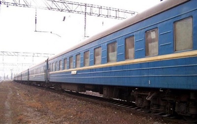 Военный из Волновахи шокировал пассажиров вскрытыми венами: мужчину без сознания нашли в туалете поезда Киев-Мариуполь
