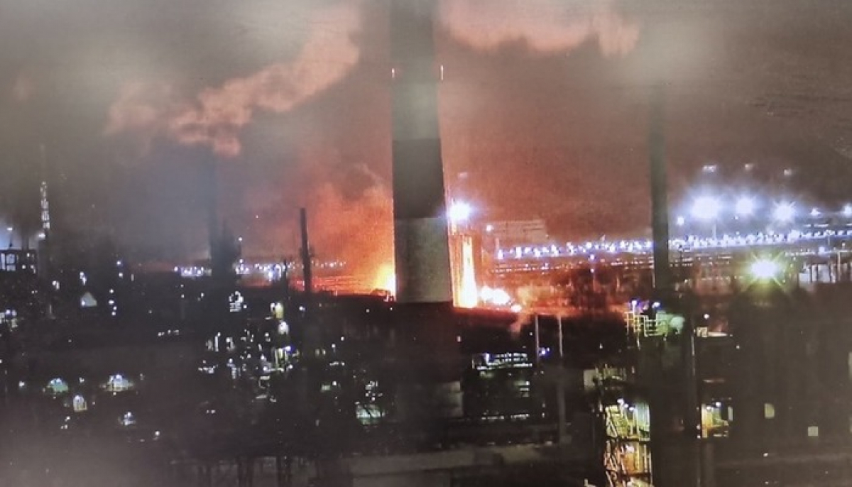 Мощный взрыв потряс Россию: в Ухте взлетел на воздух нефтеперерабатывающий завод