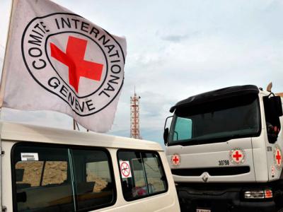 Российская гуманитарка закончилась? Сепаратисты перестали выделываться и пропустили помощь от Красного Креста