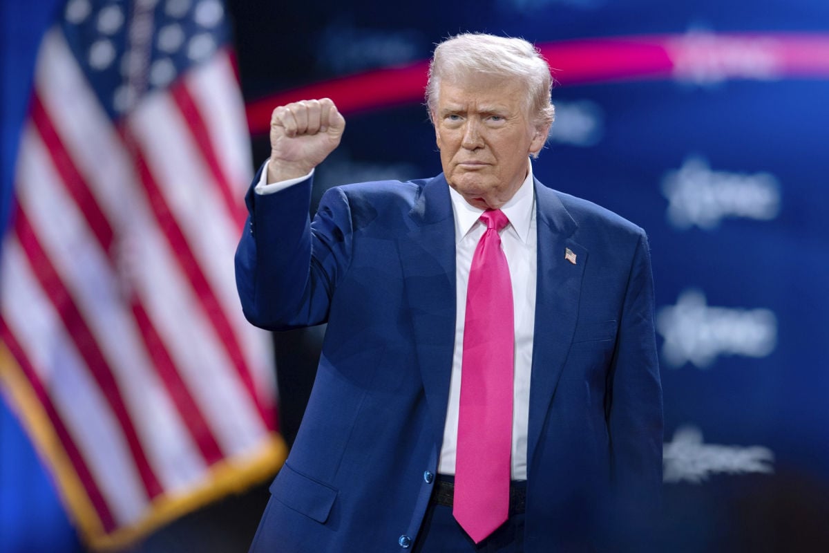 ​Трамп обратился к восставшему народу Ирана: "Продолжайте, помощь уже в пути"