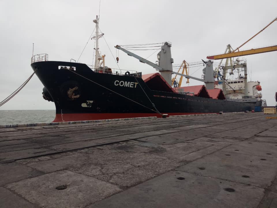 Луценко мощно ответил на санкции: в порту Мариуполя арестовано крупное судно России с "отжатой" на Донбассе продукцией 