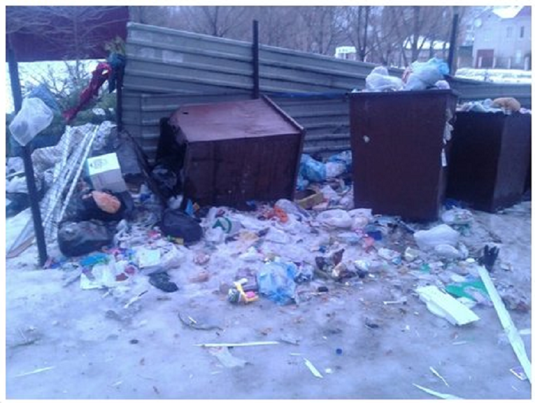 Оккупанты РФ превратили Донецк в большую мусорную свалку: люди жалуются на невозможную жизнь в "ДНР" - кадры 