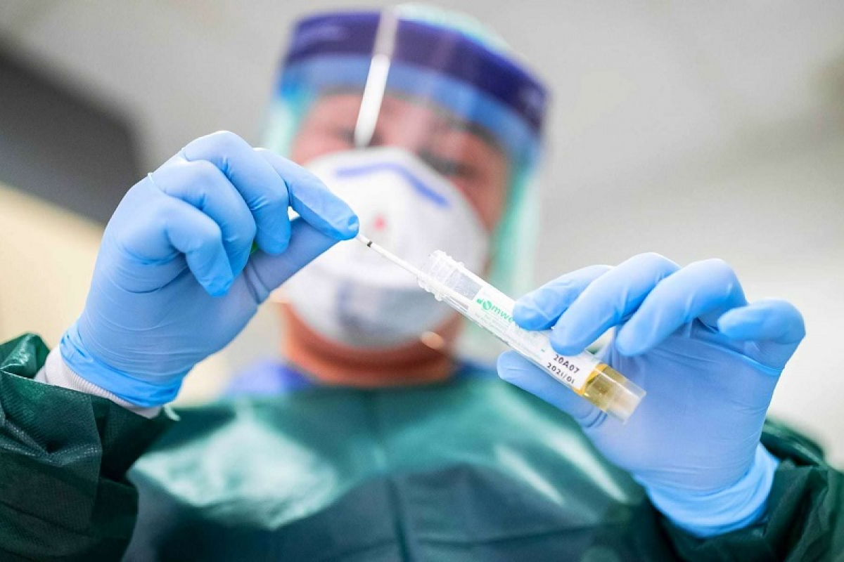 Прорыв в медицине: британские ученые начали испытывать новую вакцину против COVID-19