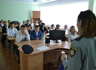 В лицее Мариуполя уроки ведут сотрудники Нацполиции Донецкой области