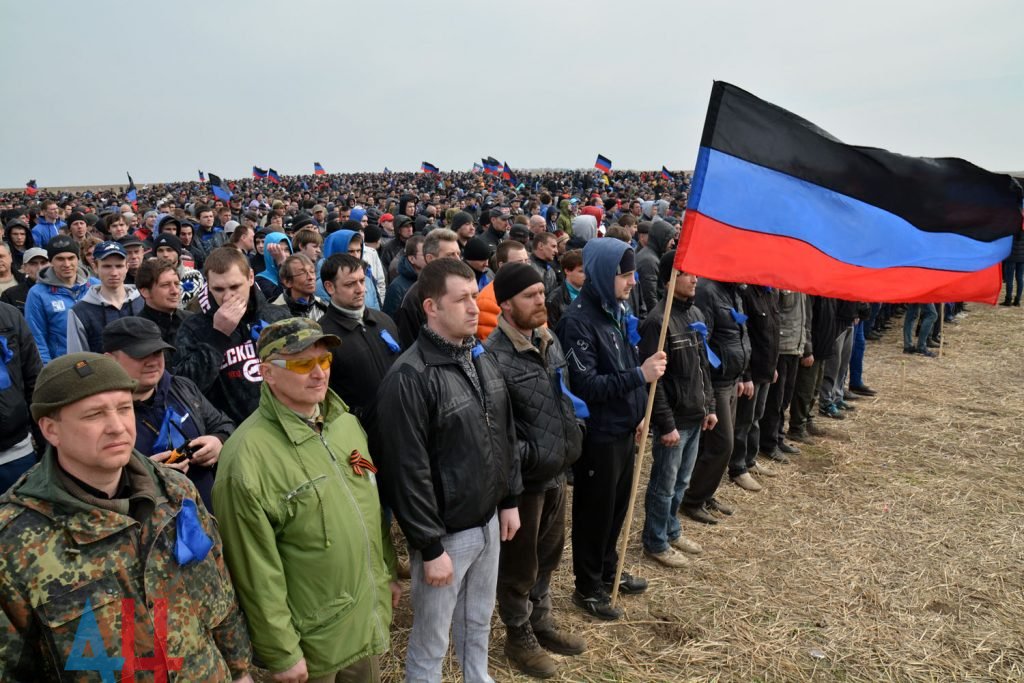 "Зачем тот безвизовый режим? Ни в какую гейропу не поедем! Настоящий патриот должен страдать, а в случае необходимости, послужить "пушечным мясом" для Путина", - Казанский