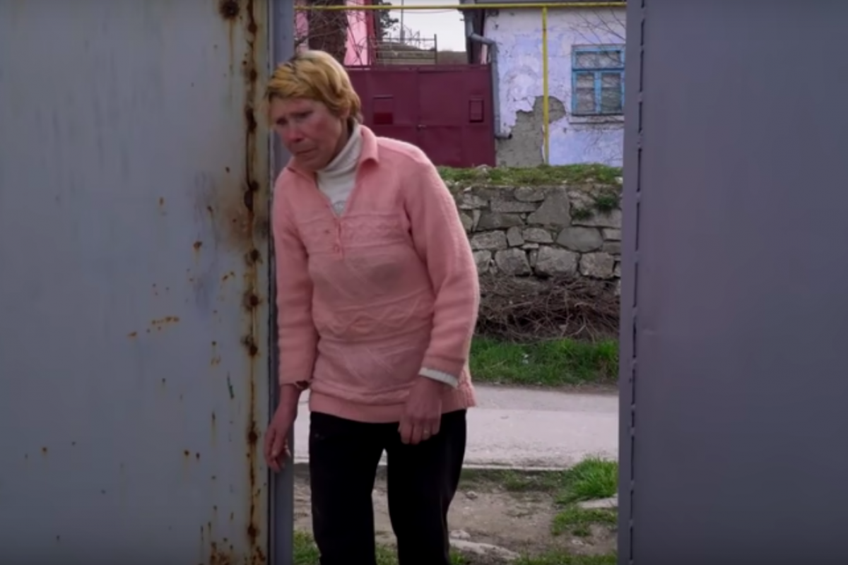 ​"Денег нет, но вы держитесь", - как живется в Крыму пенсионерке из нашумевшего мема