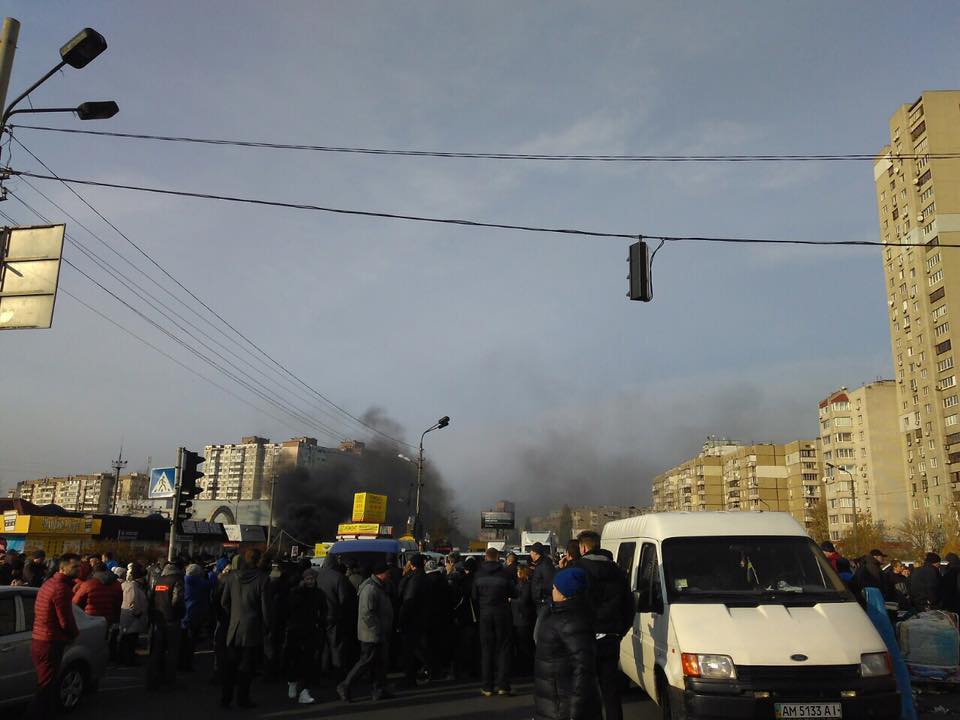В Киеве снова подожгли шины! - В столице Украины опять новый протест