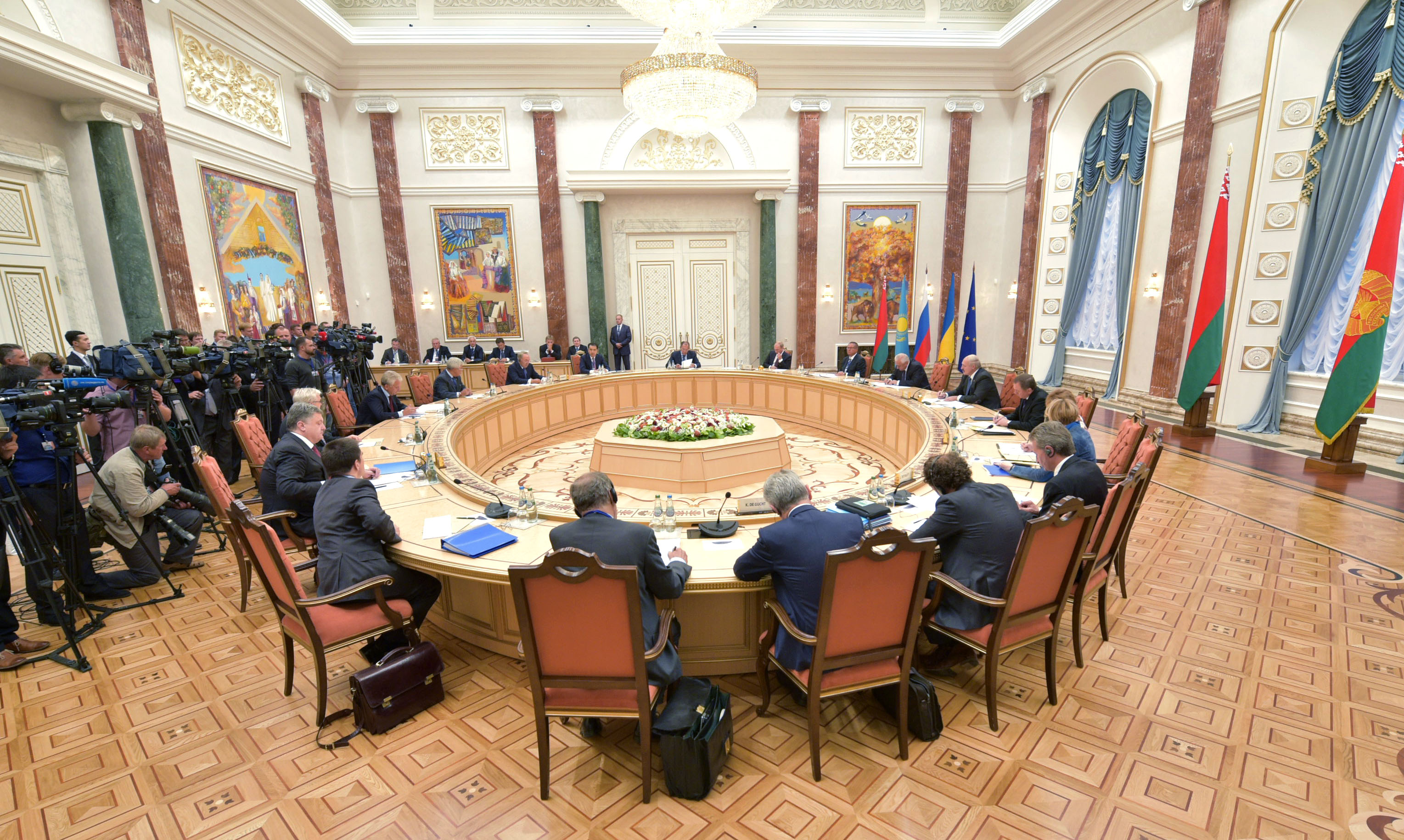 В Минске договариваются о запрете применения оружия и отказе от наступательных действий