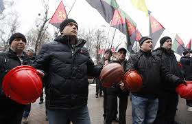 ​В Киеве тысяча шахтеров прорвали охрану и подошли вплотную к Администрации президента