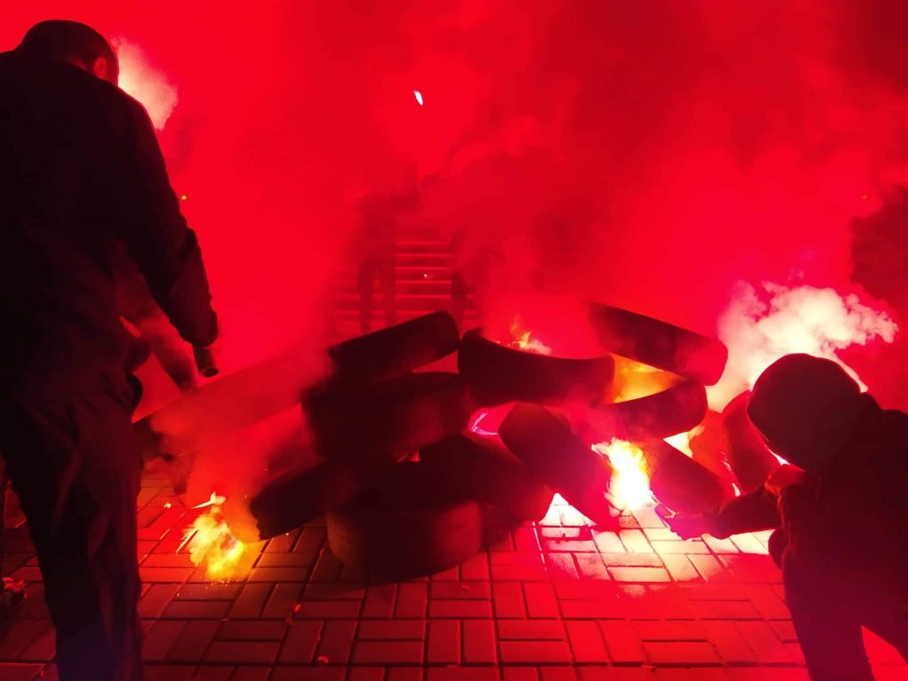  Украина против капитуляции: протестующие начинают запасаться шинами