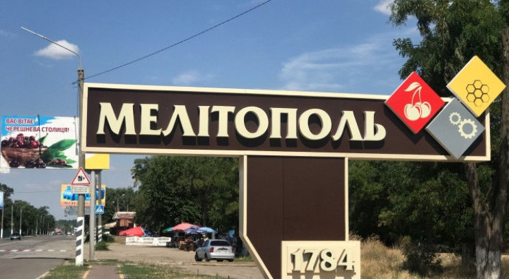Готовятся к осаде: в Мелитополе российские захватчики уничтожили лес и зарылись глубоко в землю – карта