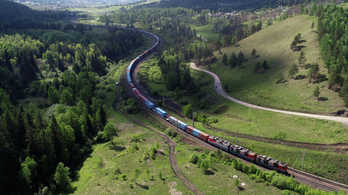 Железные дороги не справляются: спасательный круг РФ в борьбе с санкциями рискует лопнуть 