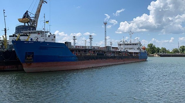 Украинский суд отказался арестовать два судна из России, возивших топливо в Крым: намечается крупный скандал