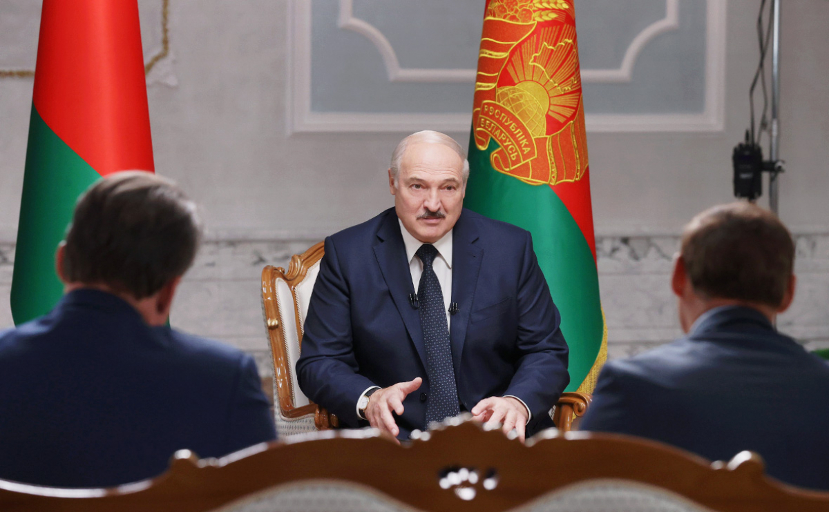 Лукашенко пояснил, при каких условиях Россия нападет на Беларусь и кто управляет протестами в стране
