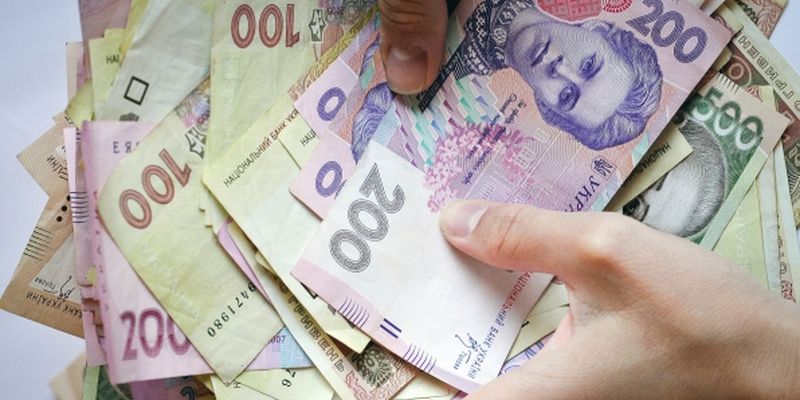 Статистика зарплат от Колесникова: сколько денег потеряли украинцы на падении гривни