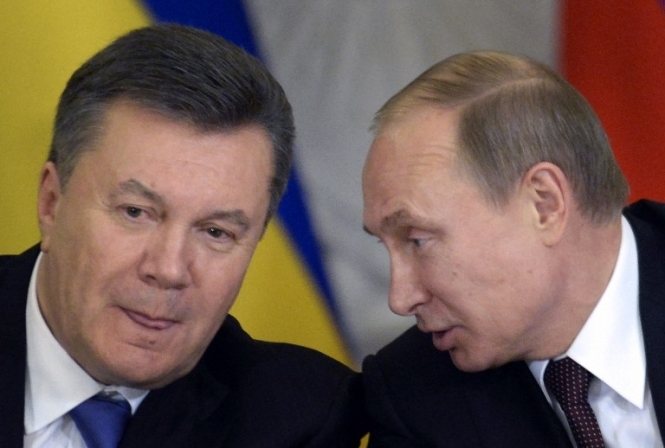 "Янукович просто работает на ПМЖ, он не тот человек, который сам что-то решает, он вынужден делать все, что диктует ему Кремль", - политический эксперт