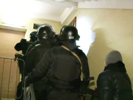 В Киеве спецназ штурмовал квартиру, в которой в заложниках у пьяного мужчины оказались трое малолетних детей
