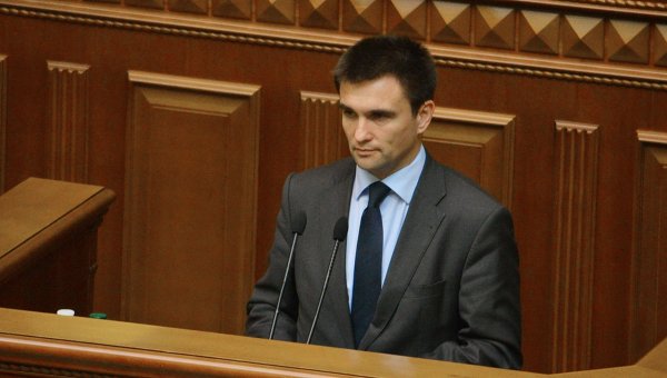 Дипломаты прочли "Заповіт" Тараса Шевченко на 9 языках