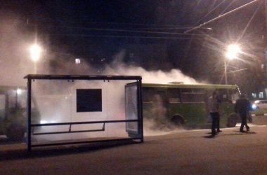 В Харькове загорелась маршрутка с пассажирами