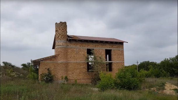 ​В захваченном Крыму снова ущемляют татар: строители неожиданно разрушили недостроенную мечеть