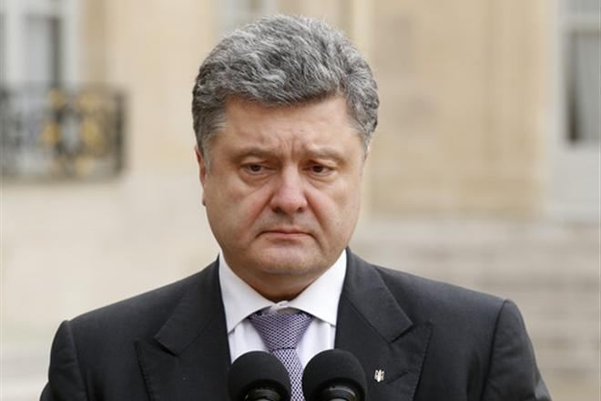 Порошенко призвал мировое сообщество осудить парад военной техники в Донецке