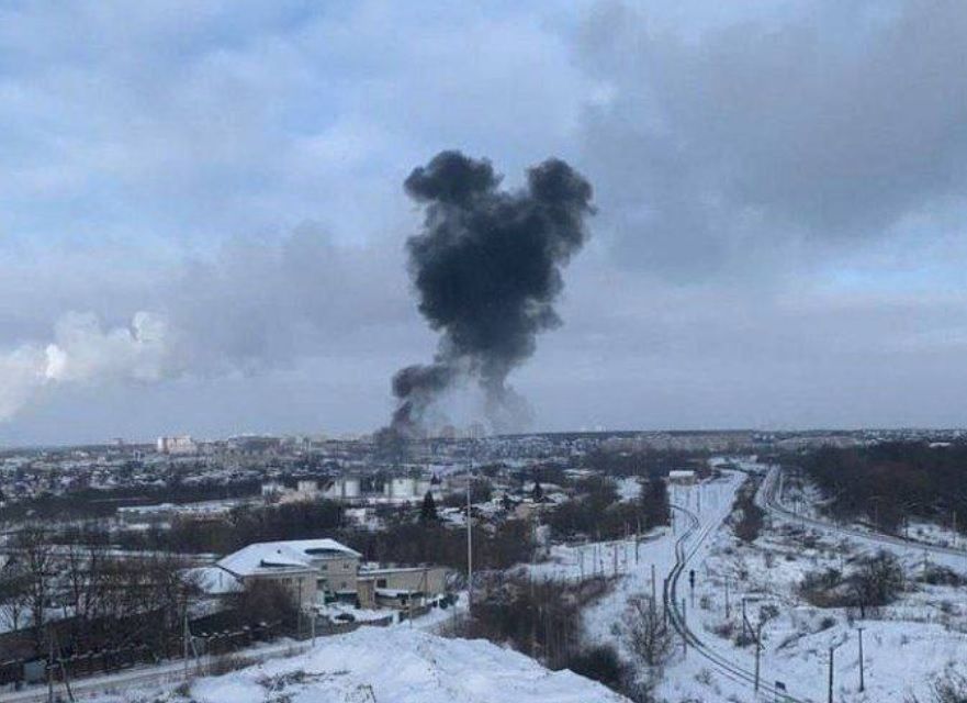 Дроны-камикадзе атаковали российскую нефтебазу в Орле – есть раненые, на объекте пожар