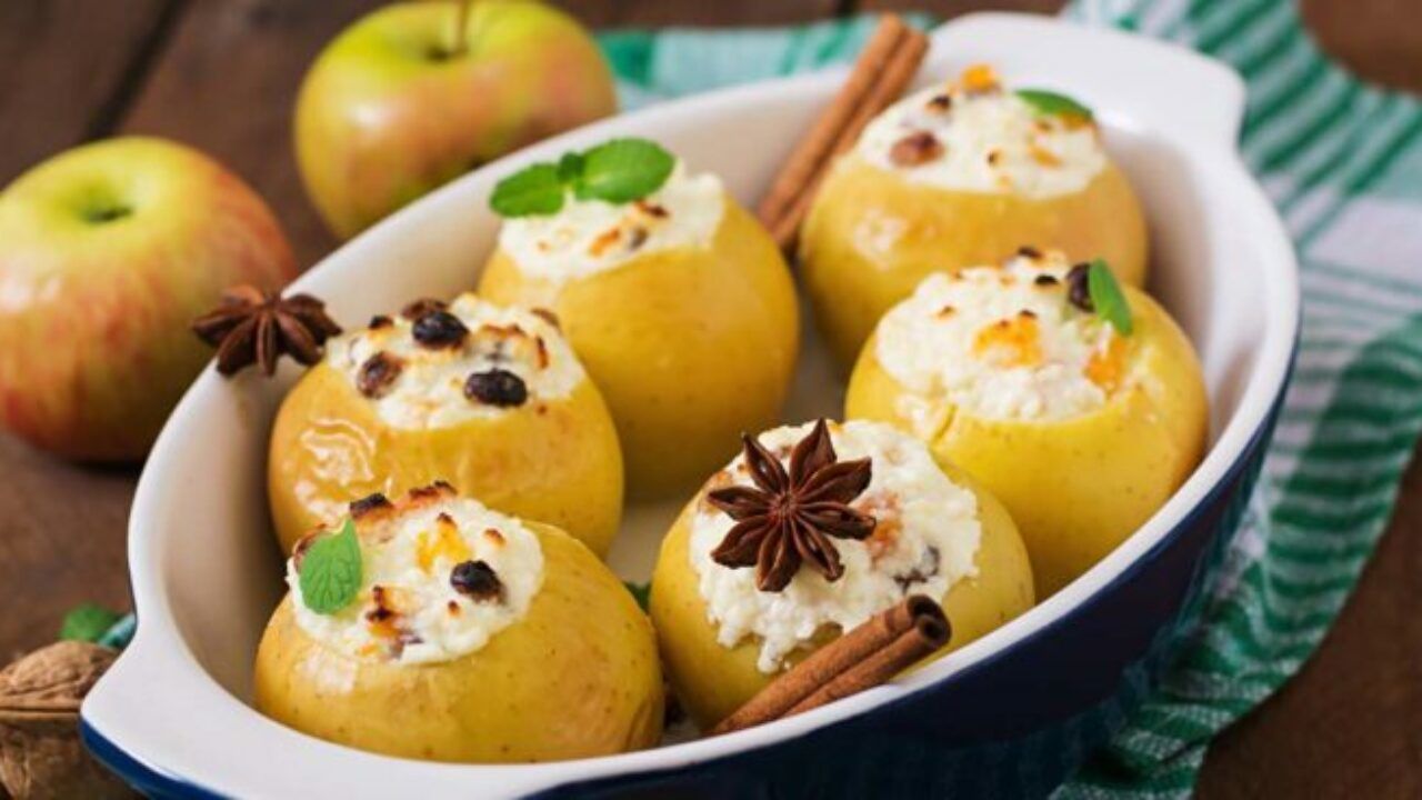 Вкусный и полезный десерт без усилий: рецепт запеченных яблок с творогом