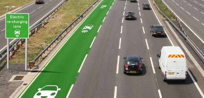 Великобритания тестирует специальные дороги для электромобилей