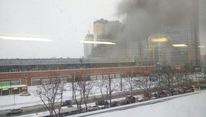 Россию потряс второй сокрушительный пожар за сутки: горит и обвалилось здание типографии, есть погибшие - кадры