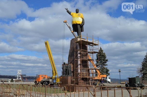 В Запорожье демонтируют самый большой в Украине памятник Ленину. Прямая видеотрансляция