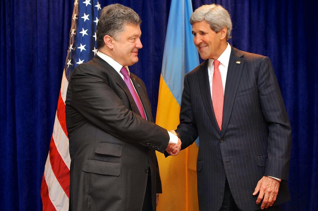 Джон ​Керри: Порошенко по-прежнему поддерживает закон об особом статусе Донбасса