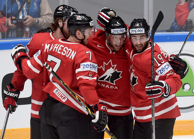 Очередной удар по агрессору: сборная Канады по хоккею "разорвала" сборную России на чемпионате мира клюшками, сделанными в Украине!