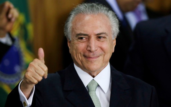 В Бразилии надели наручники на экс-президента: что происходит в стране 