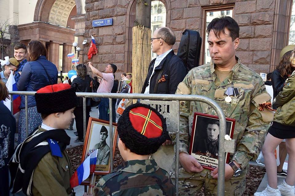 ​На “Бессмертном полку” в Москве “засветился” орудовавший на Донбассе депутат РФ Лазуткин