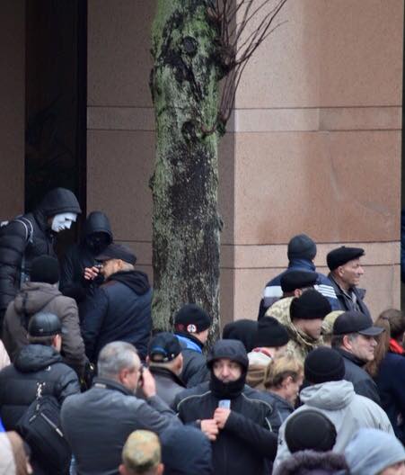 Неизвестные устроили погром в киевском офисе Ахметова