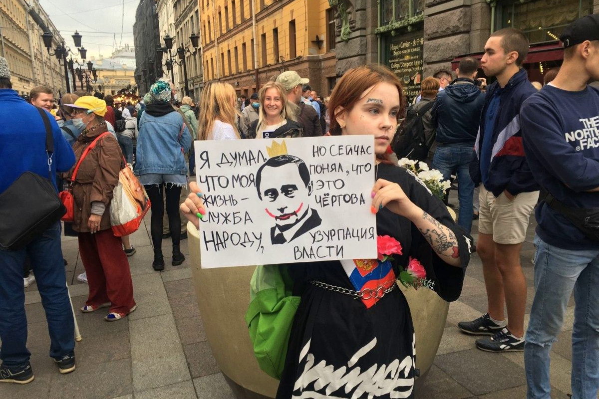 В Москве и Питере десятки тысяч вышли на улицы под дождь и ОМОН против "обнуления" Путина: "Нет узурпации!”