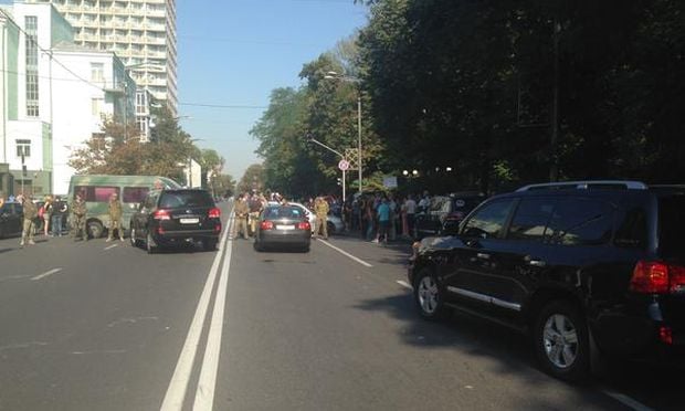 "Правый сектор" заблокировал движение транспорта возле Верховной Рады 