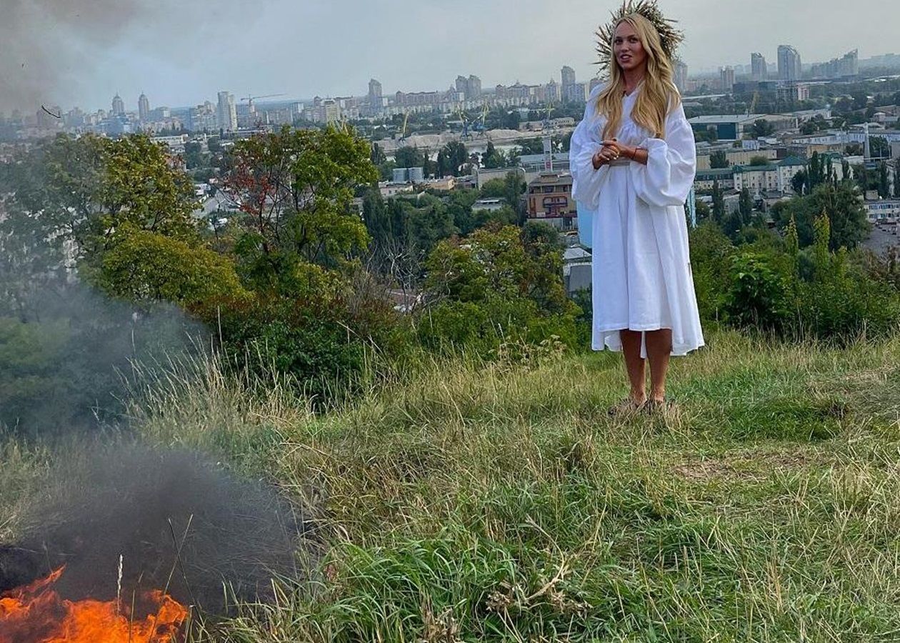 Оля Полякова в сакральном месте совершила магический ритуал для победы Украины в войне с РФ: "Щоб лопнула голова..."