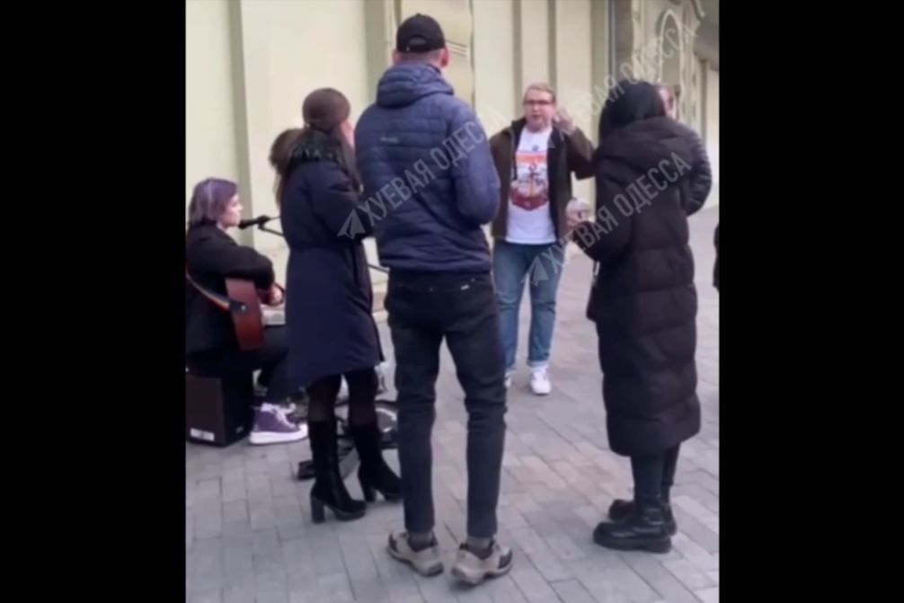 ​В Одессе разругались из-за российской музыки: "Вам ракет мало? До какого прилета вы это будете слушать?"