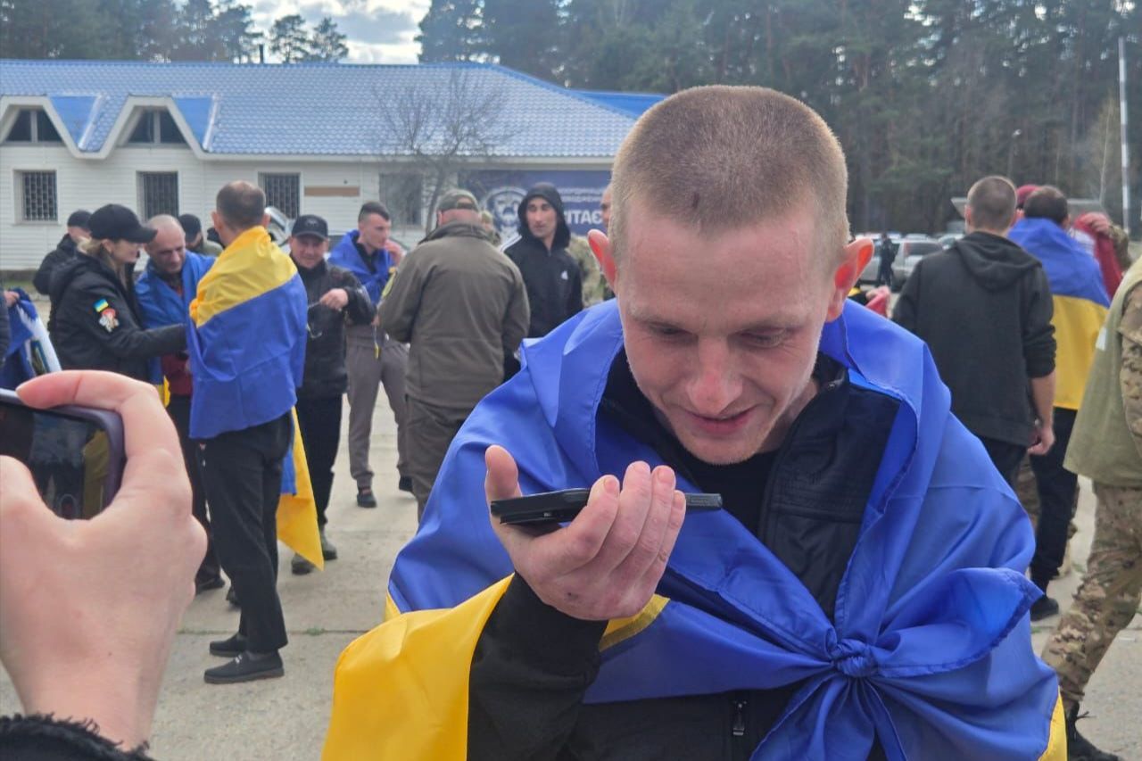 ​Второй этап "пасхального обмена": Украина вернула 193 военных из плена РФ