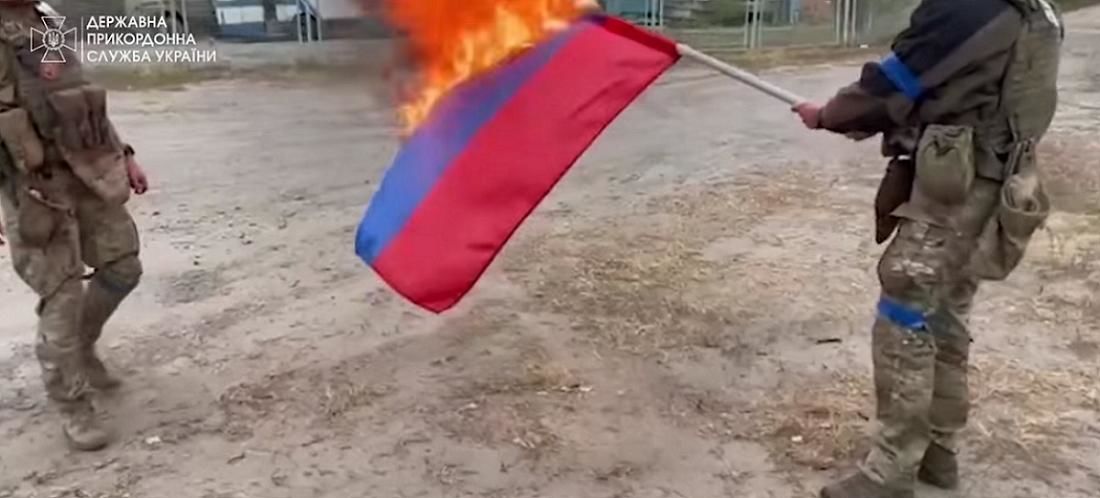 ЗСУ у Вовчанську показали на відео обвуглені танки та спалювання прапора Росії