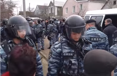 Российские силовики ведут обыски в захваченном Крыму и незаконно арестовали двух активистов - адвокат