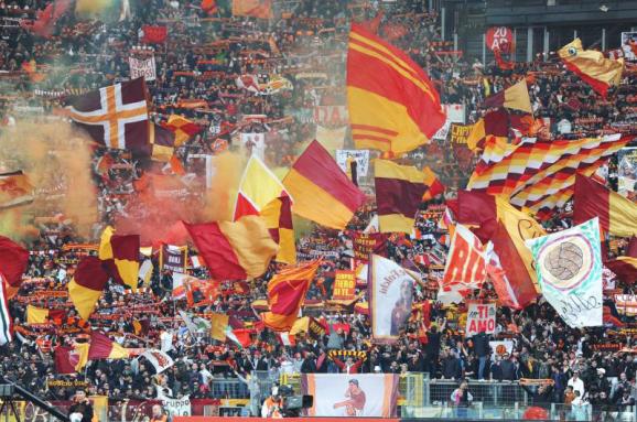 Скандал на матче "Рома" - "Шахтер": итальянские фанаты размахивали флагом "ДНР" – кадры