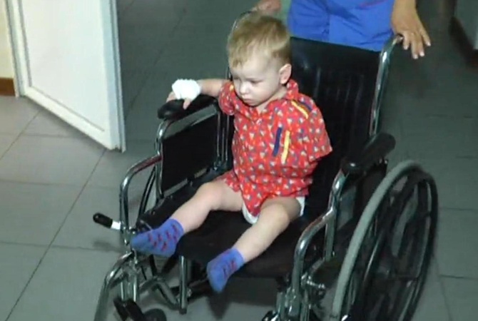 В Запорожье из окна больницы выпал 2-летний сирота: пролетевшего три эатажа ребенка заметили только случайные прохожие