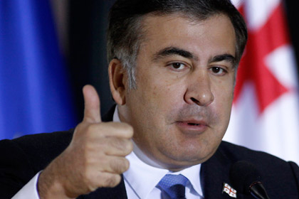 ​Украинцы в «четыре руки» собирают подписи за назначение Саакашвили премьером